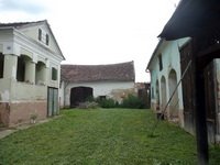 teljes_udvar_az_utcarol_resize_resize